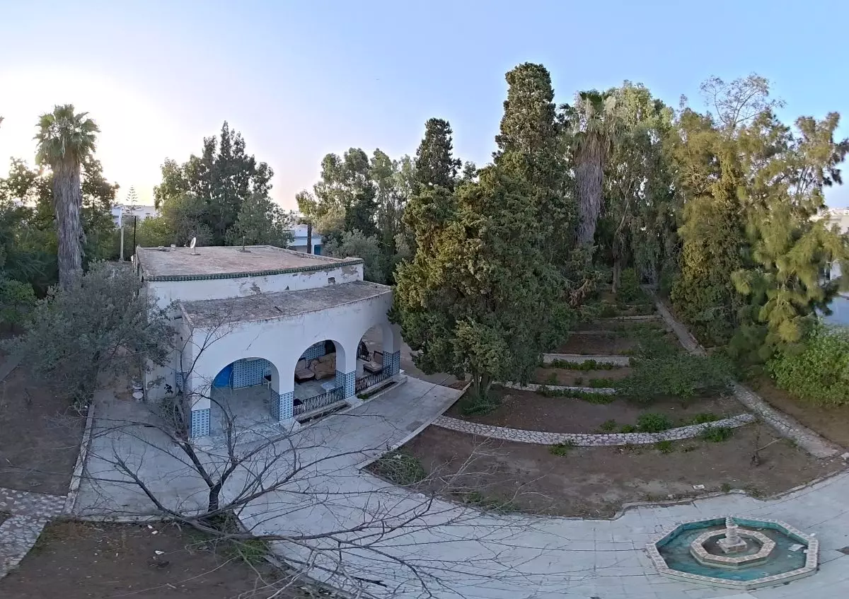 Villa avec grand jardin a Ezzahra