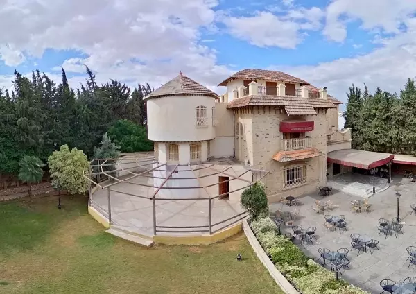 Villa royale avec salon de thé