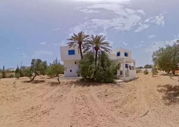 Villa avec un grand jardin