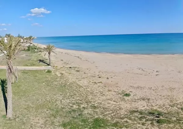 Villa pied dans l'eau et piscine couverte