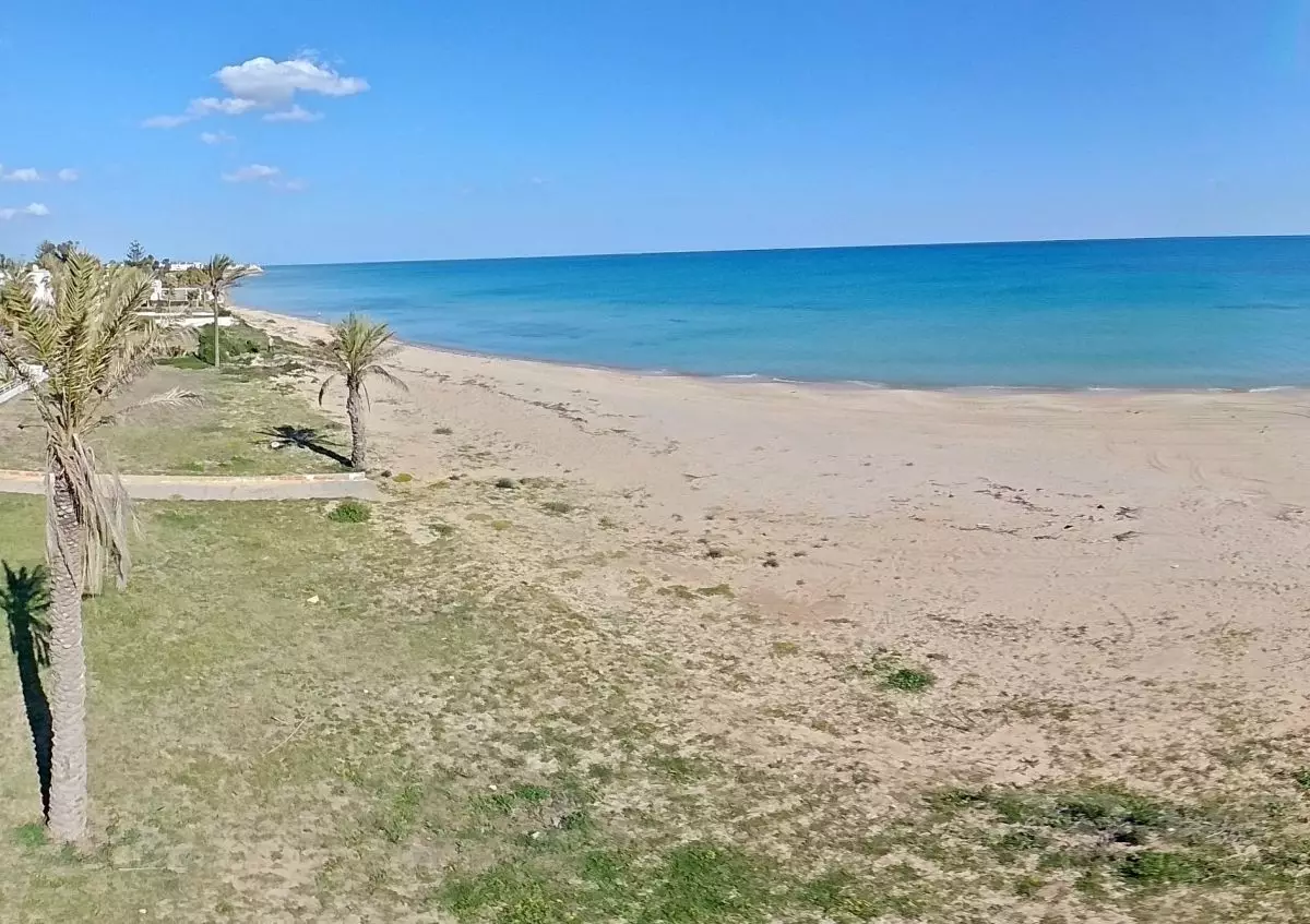 Villa pied dans l'eau et piscine couverte
