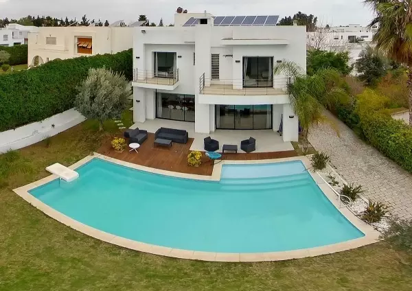 Villa à Chotrana avec piscine