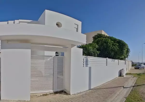 Villa coté plage Borj Cedria