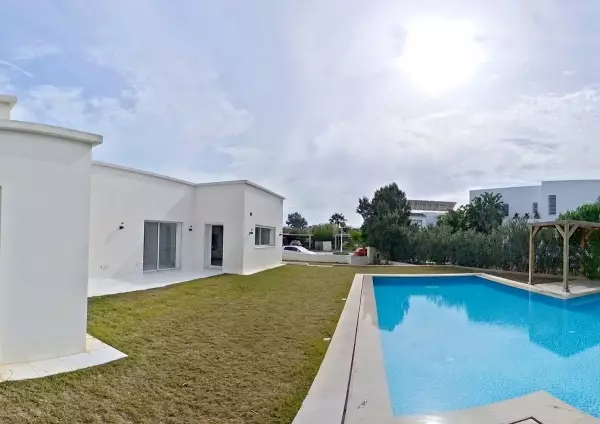 Grande villa avec piscine