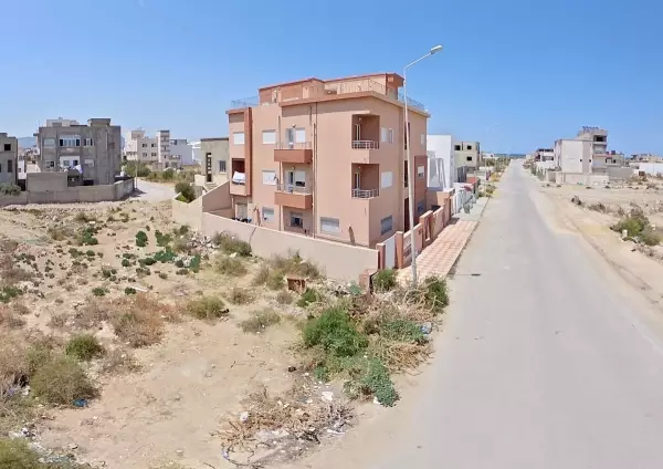 Terrain a 2 pas de la plage