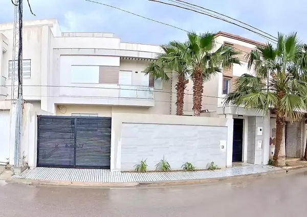 Villa avec piscine à Raoued